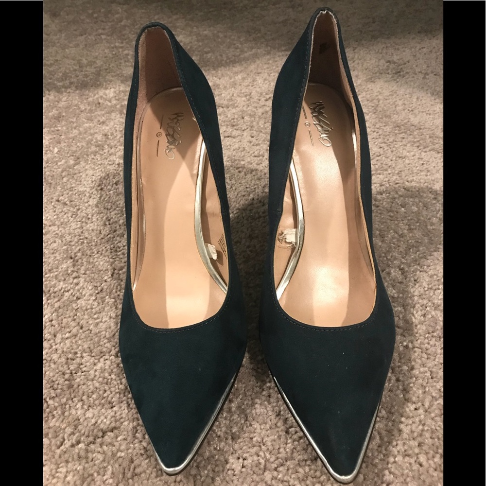 SOLD Forest green pumps